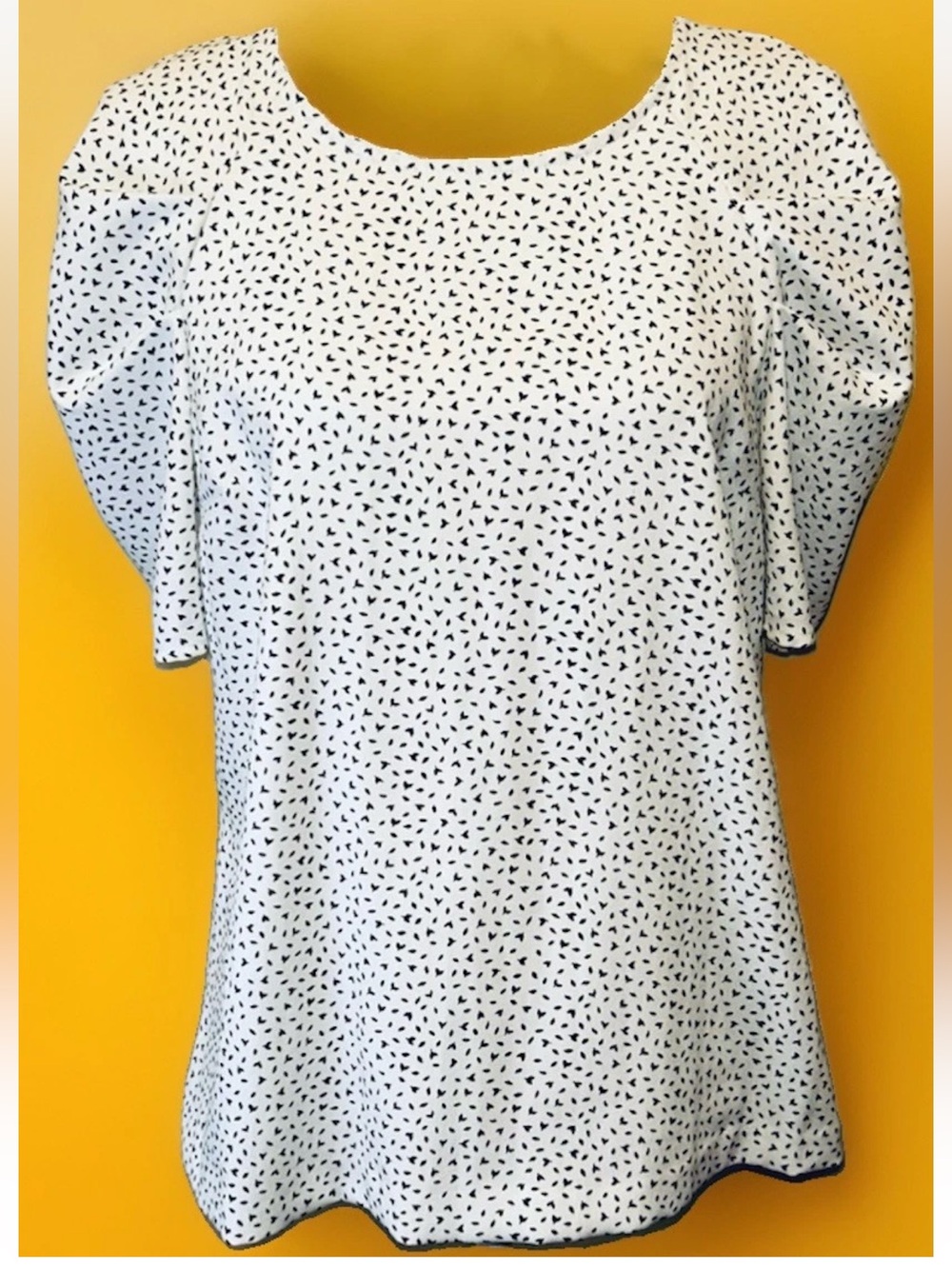 Banana Republic Medium White Black Abstract Geometric Fleck Puff Sleeve Top